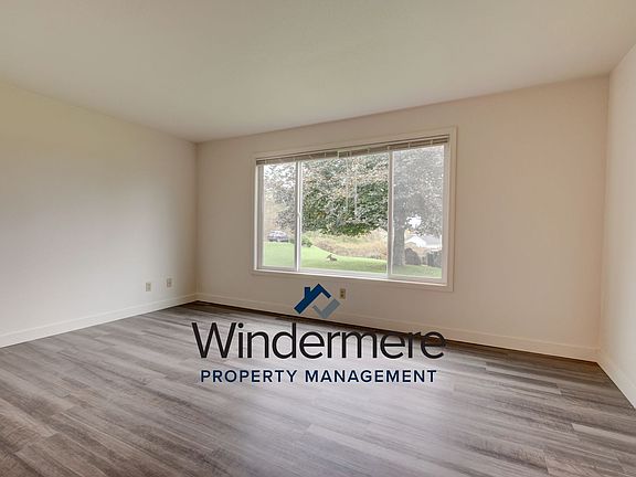5th image of 304 N Main St APT 3