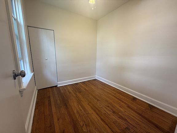 5th image of 3657 W Oakdale Ave #1