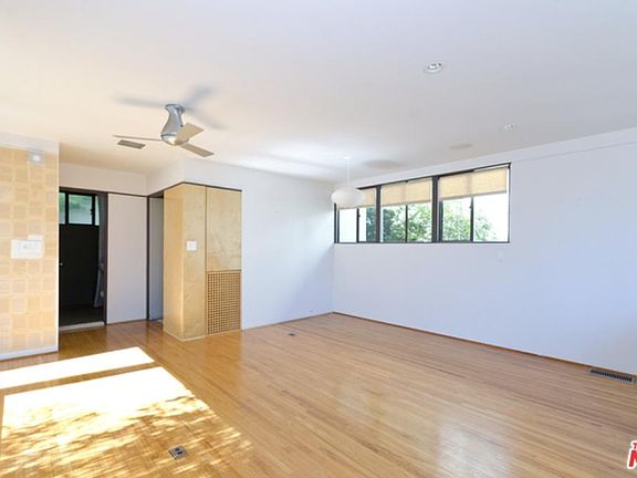 5th image of 11007 Strathmore Dr