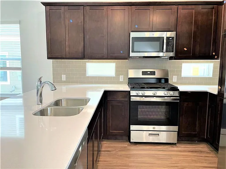 1513 Weatherford Ln — Photo 6