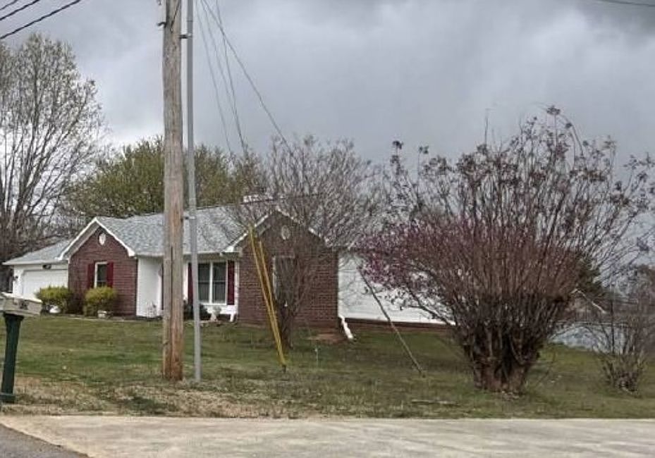 2nd image of 121 Cooper Dr