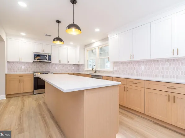 1433 Sandys Ln, North Wales, PA 19454