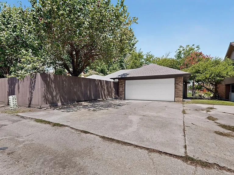 2308 Chamberlain Dr — Photo 49