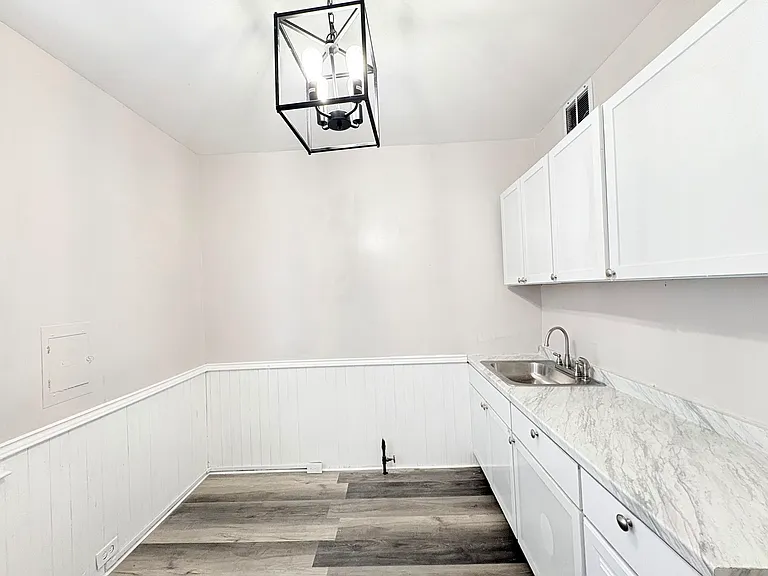 217 Everett St — Photo 7