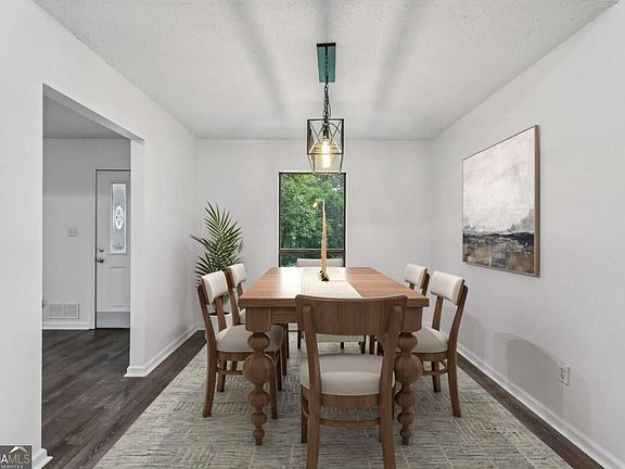 3rd image of 106 Hilltop Cir