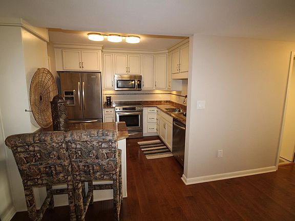5th image of 615 Bayshore Dr APT 506