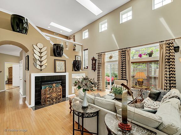 5th image of 1109 Oxford Ct
