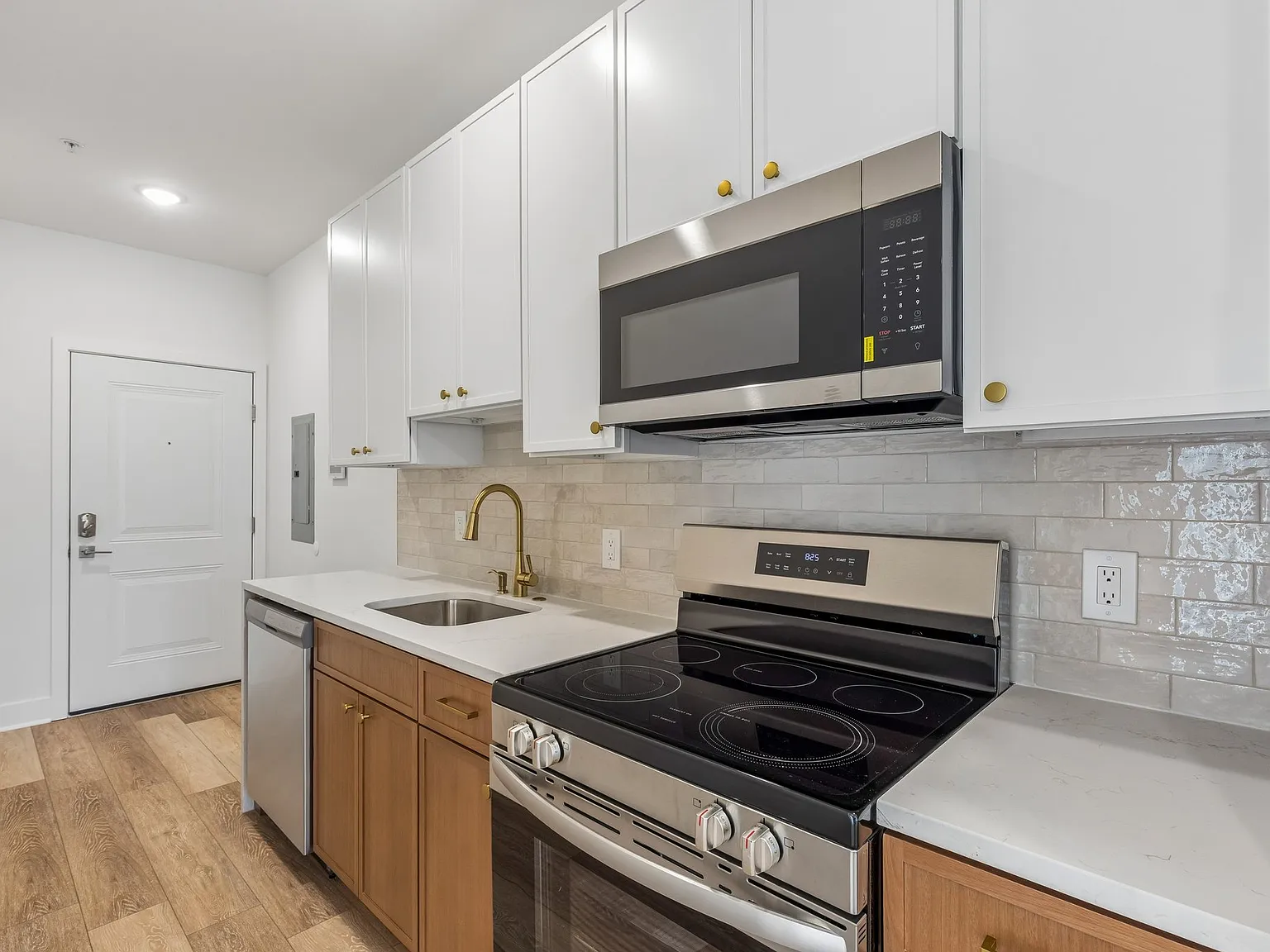 1 bed, 598 sqft, $1,680 — Photo 3