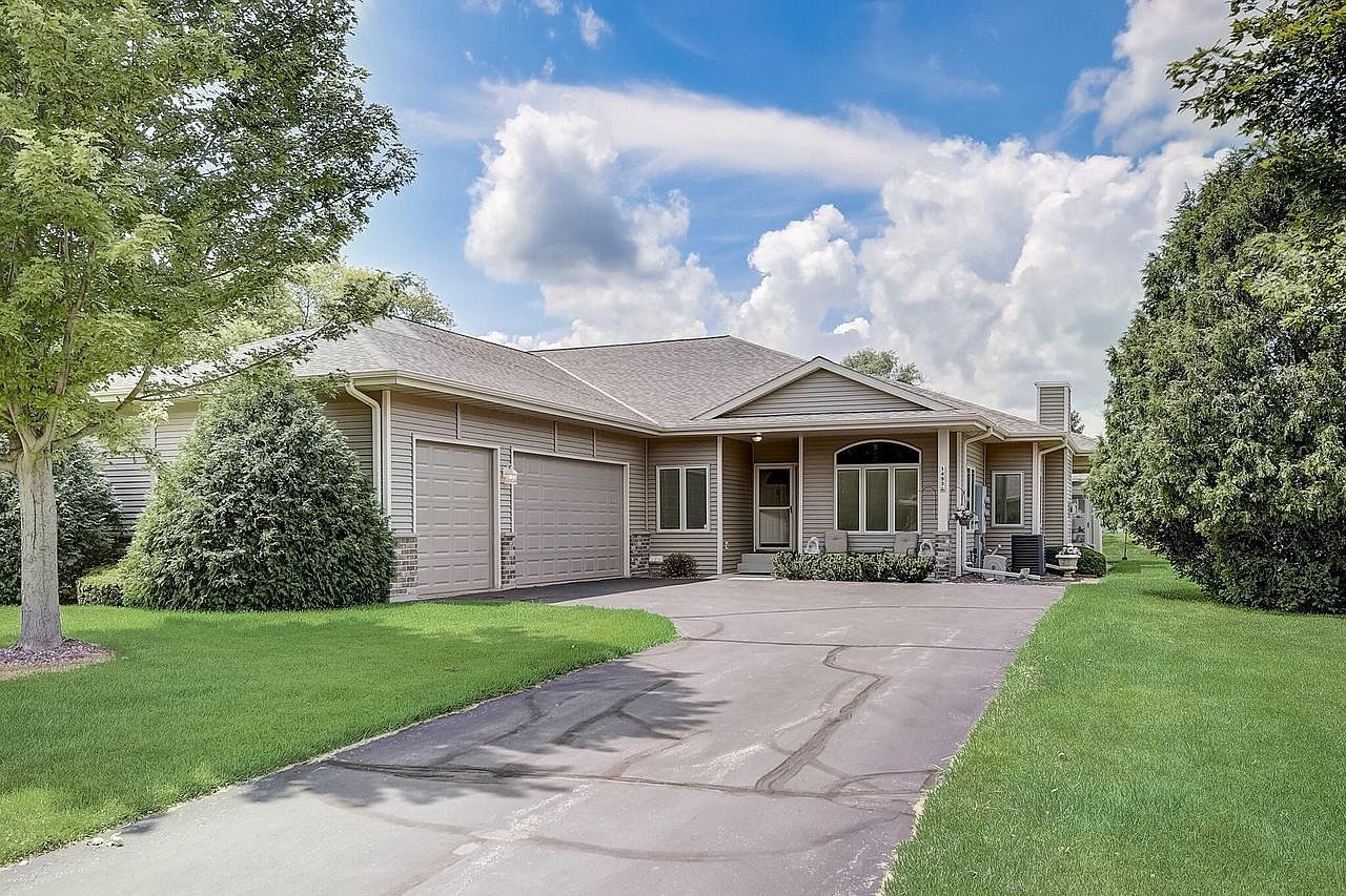 1493 Fairways CIRCLE, Oconomowoc, WI 53066 | Zillow