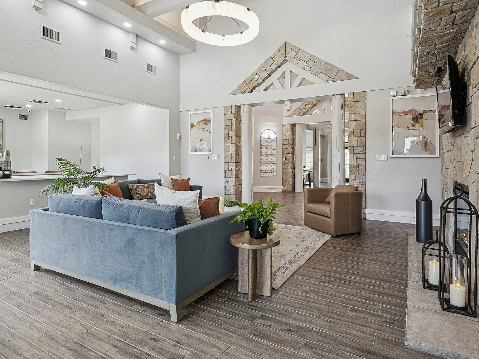 Grand Centennial Apartments — Photo 4
