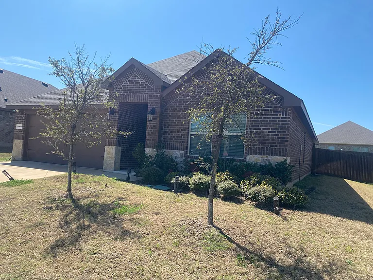 4005 Waterford Dr — Photo 2