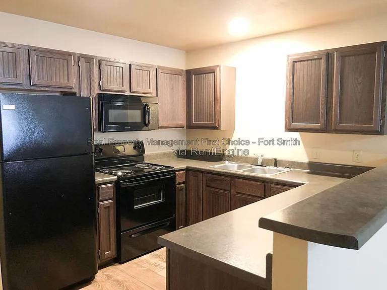 320 S 12th St — Photo 8