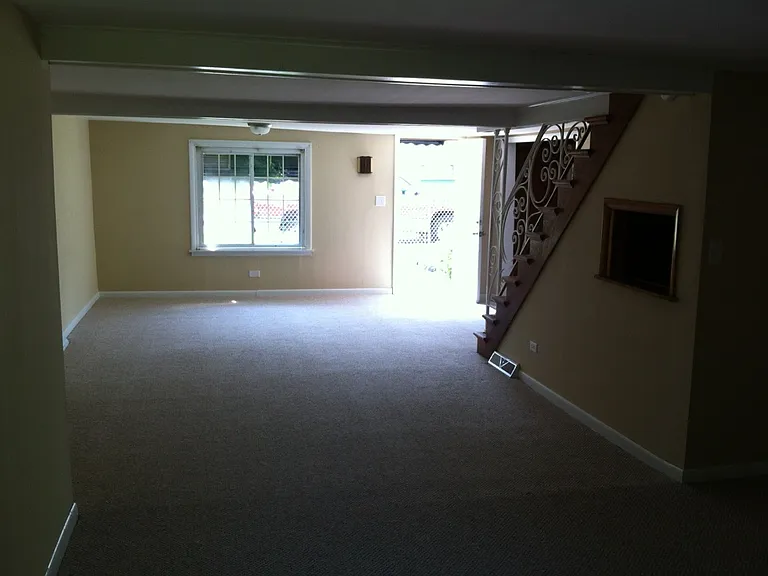 1076 W Market Streetsingle Family Home — Photo 7