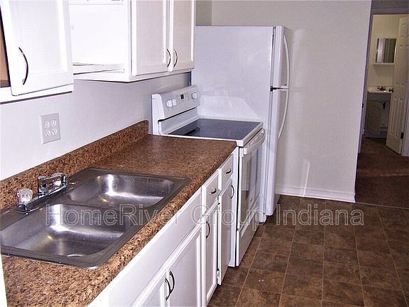 5th image of 3138 E Bradbury Ave APT C