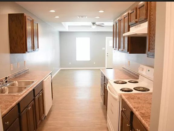 2nd image of 218 Parrott Dr #101