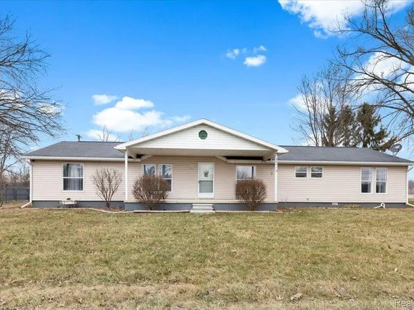 9971 Exeter Rd, Carleton, MI 48117