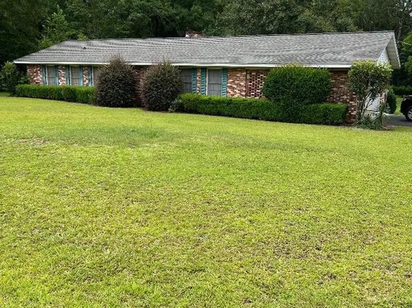 706 Forest Circle Dr, Douglas, GA 31533