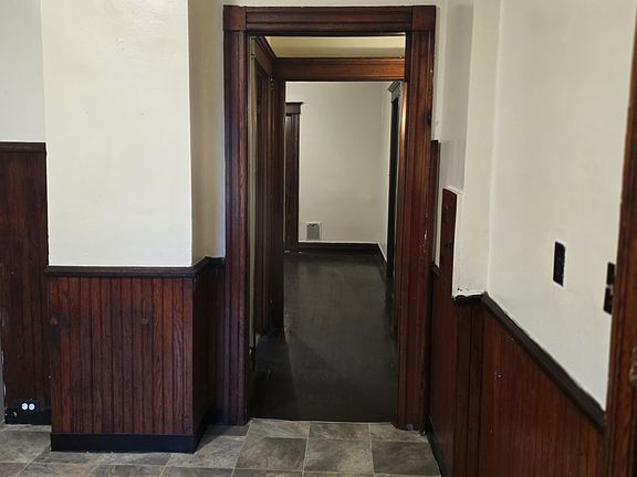 4th image of 170 Blaine Ave