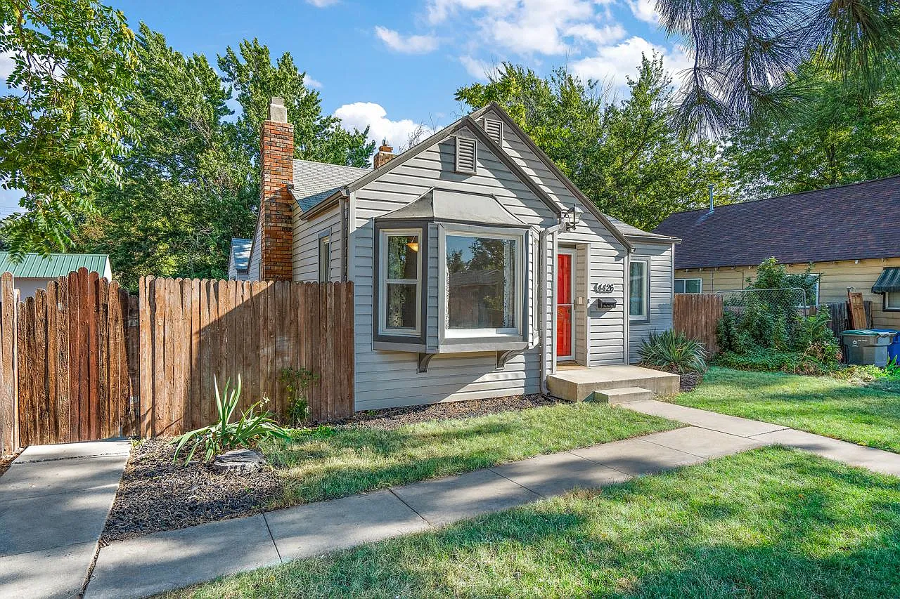 3 bed, 1743 sqft, $2,300 — Photo 4