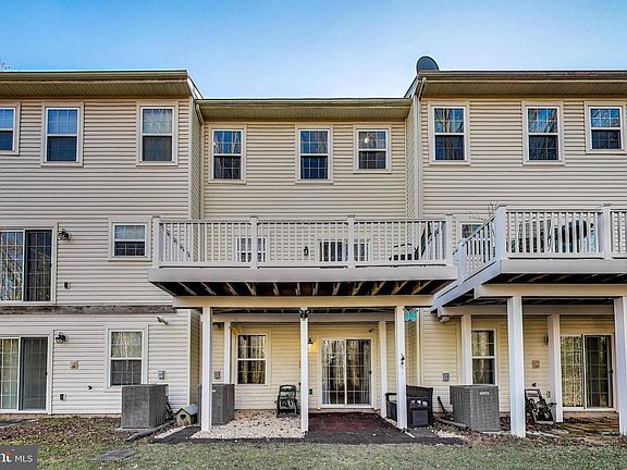 3rd image of 1018 Pultney Ln
