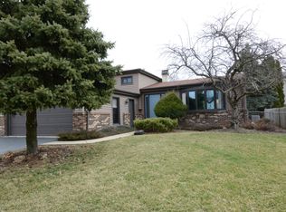 921 Saginaw Ct, Carol Stream, IL 60188