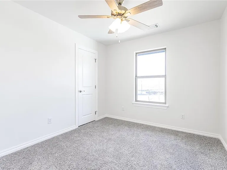 3224 Alameda St — Photo 13