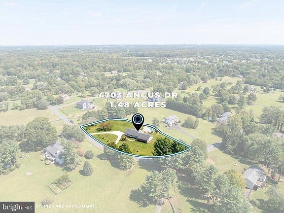 3rd image of 4703 Angus Dr