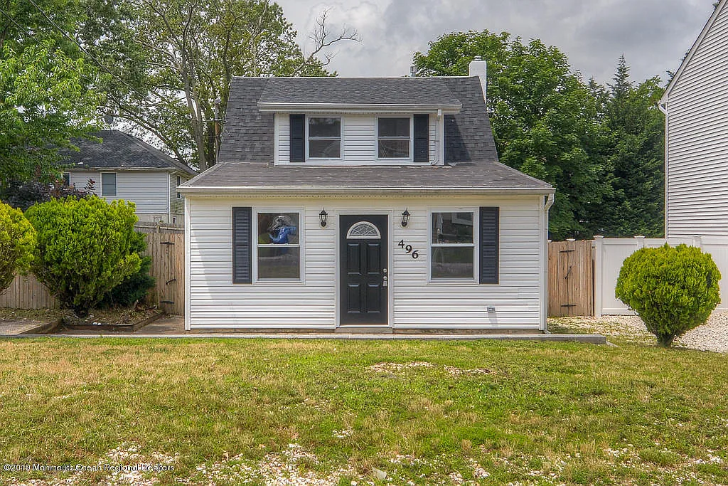 496 Monmouth Ave photo 1