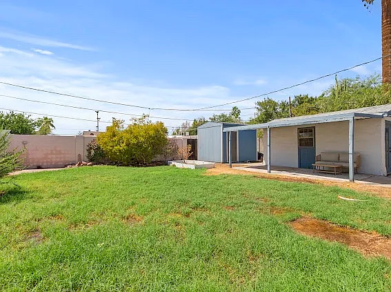 1207 E Minnezona Ave — Photo 20