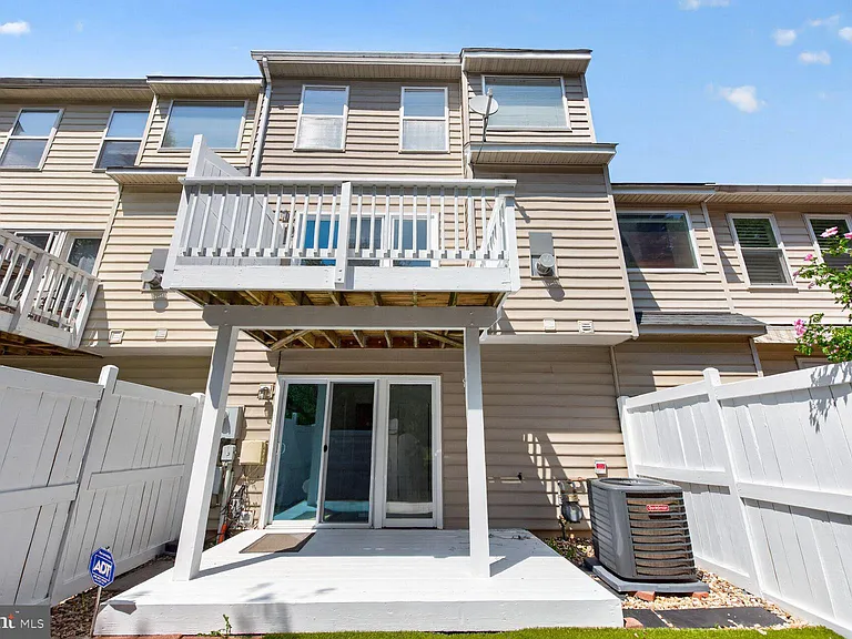 12054 Edgemere Cir — Photo 4