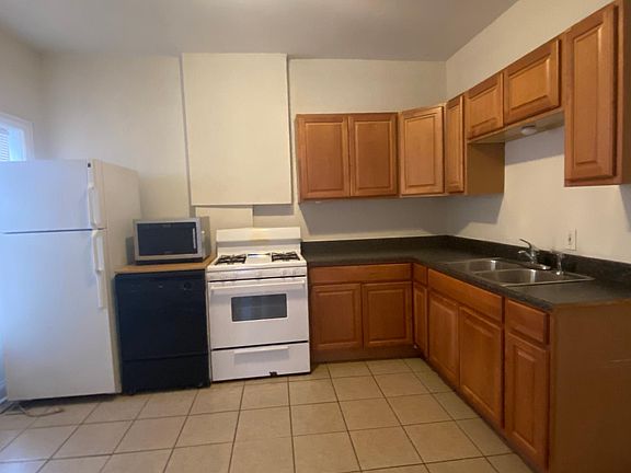 5th image of 3120 W Lyndale St APT 1