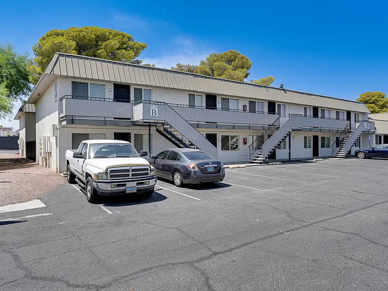 Red Rock Cove Apartments — Photo 7
