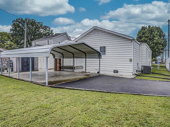 4th image of 1717 Oakwood Dr