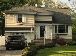 145 Arnot Pl, Paramus, NJ 07652