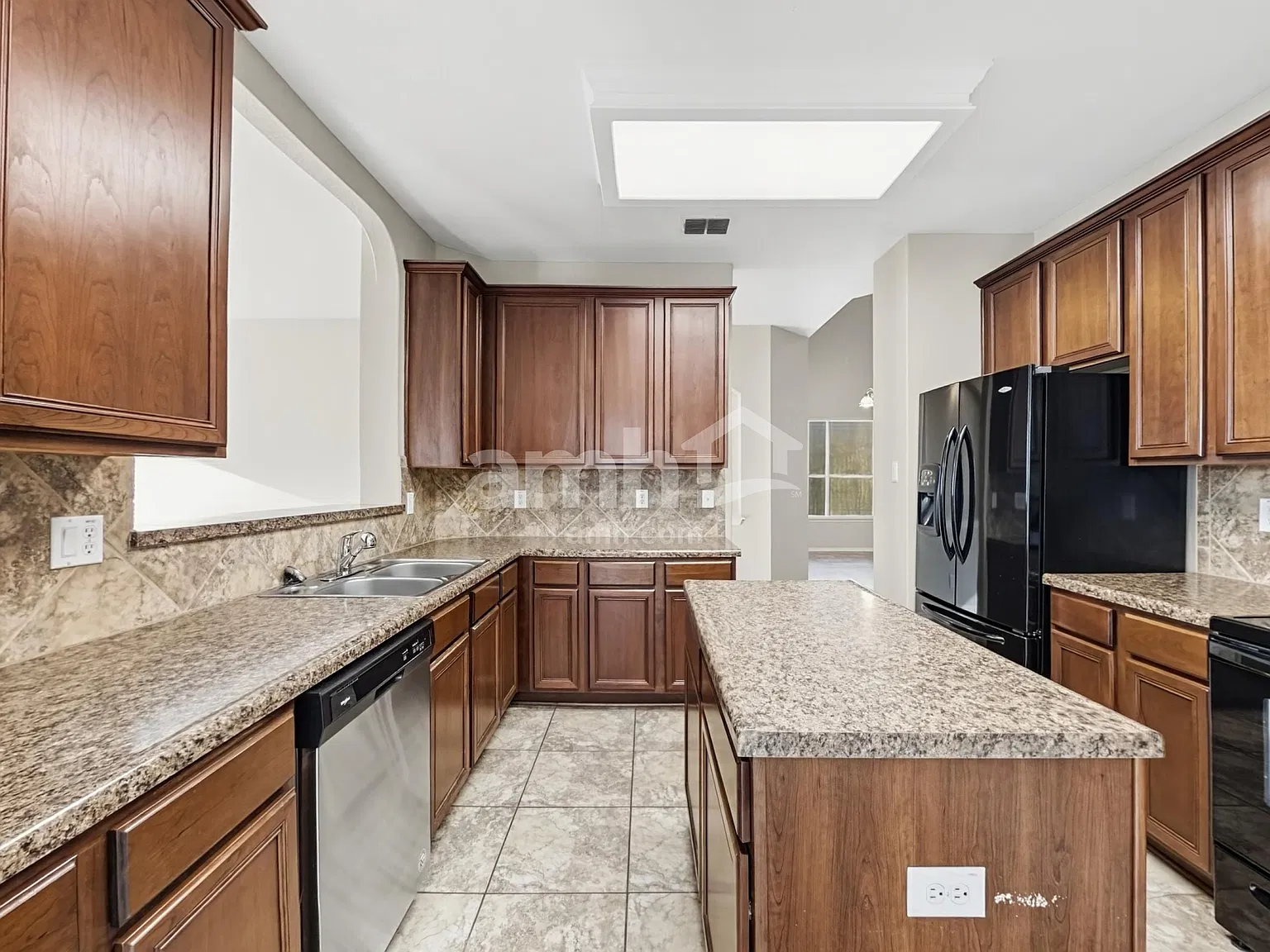 4 bed, 3.5 bath, 3006 sqft, $2,225 — Photo 3