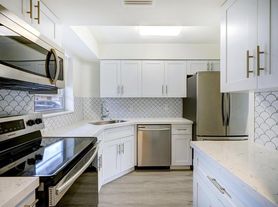 18081 SE Country Club Dr