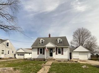318 S Worth St, Sullivan, IL 61951