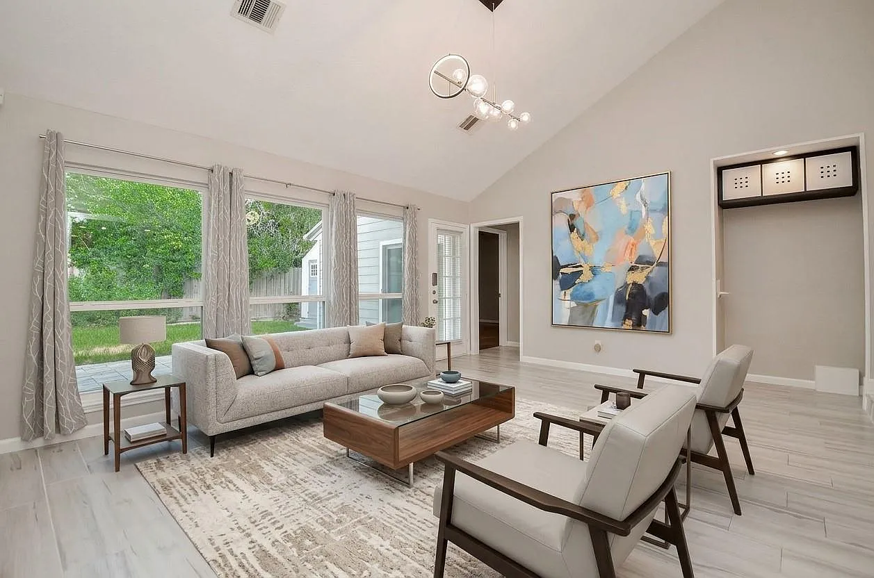 4 bed, 2.0 bath, 2257 sqft, $2,700 — Photo 1