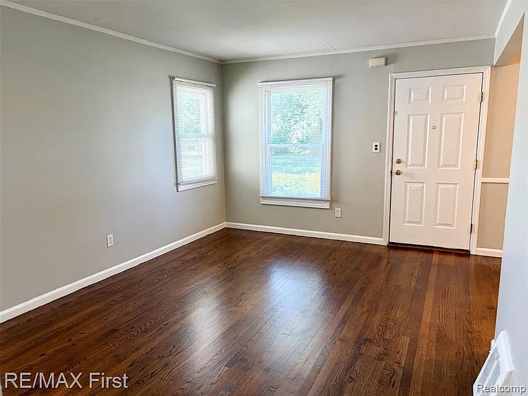 3345 Horton St — Photo 2