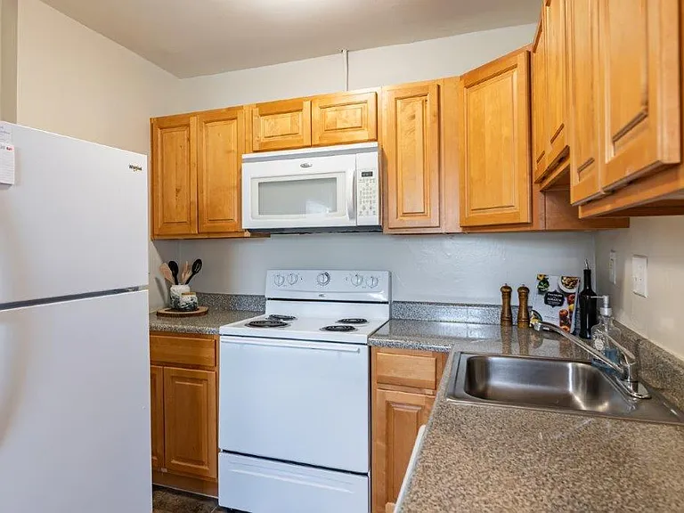 Hyde Park Apartment Homes — Photo 3