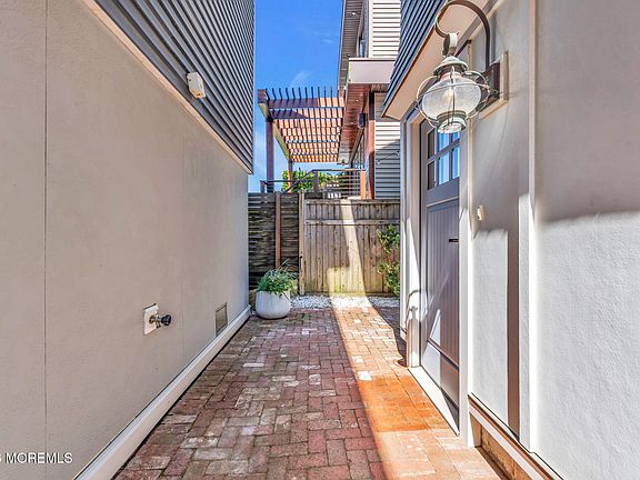 4th image of 255 1st Avenue