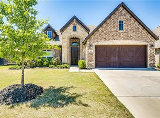 209 Summer Grove Dr, Midlothian, TX 76065
