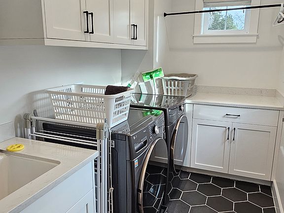 4th image of 1209 Connecticut Dr