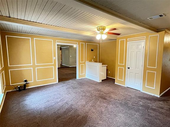 Family Living with Wet Bar