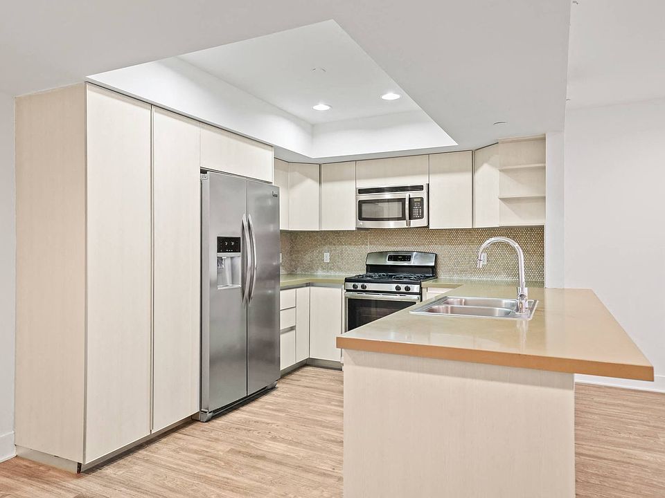 Kitchen with Energy-Efficient Stainless Appliances