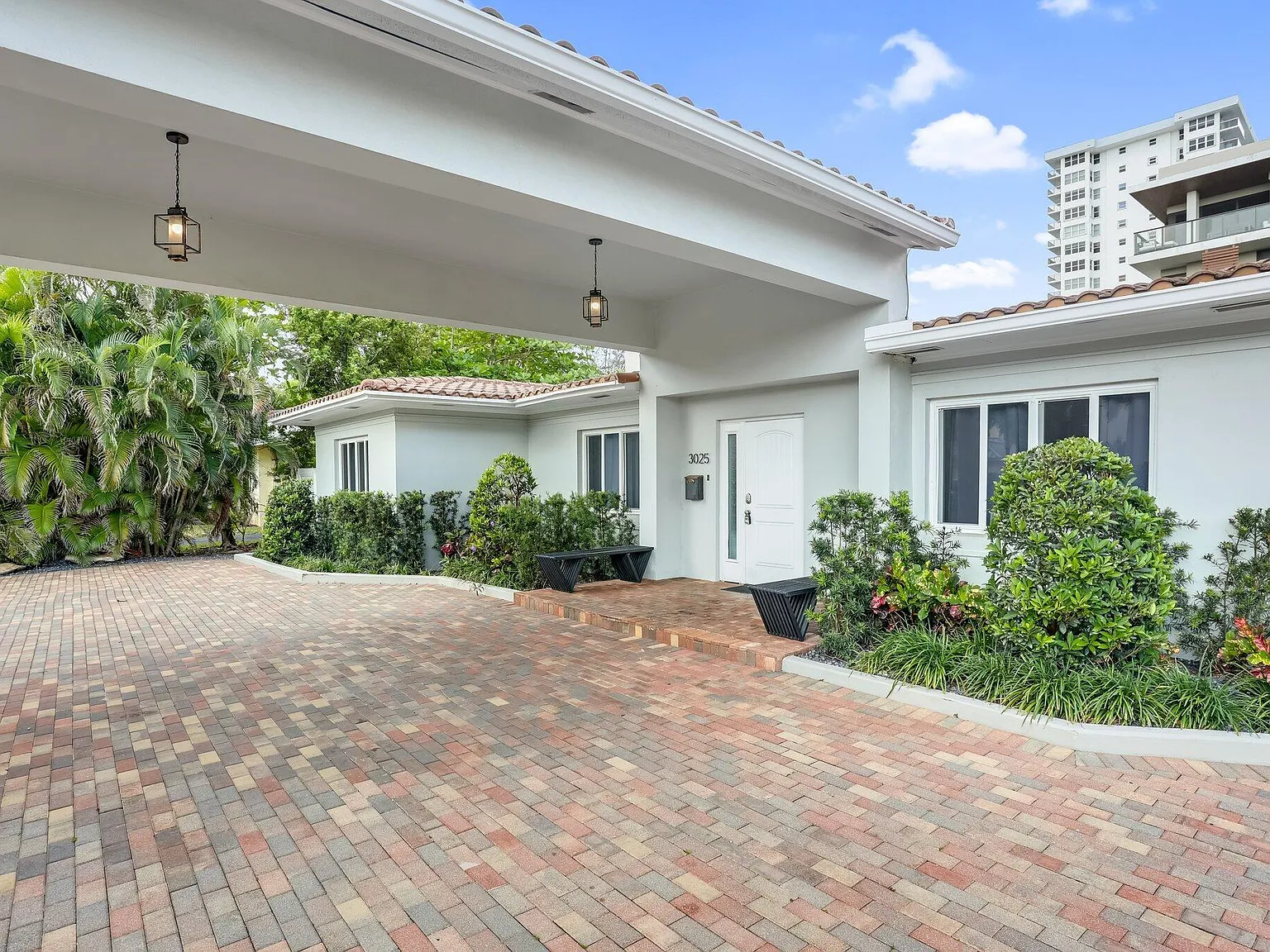 4 bed, 4.0 bath, 2198 sqft, $10,000 — Photo 2