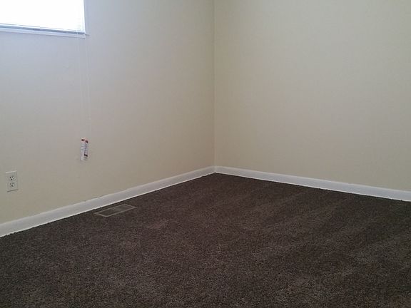 4th image of 2416 Sharon Ave