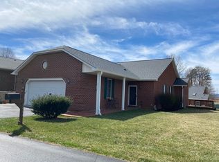 2444 Feather Garden Cir, Vinton, VA 24179