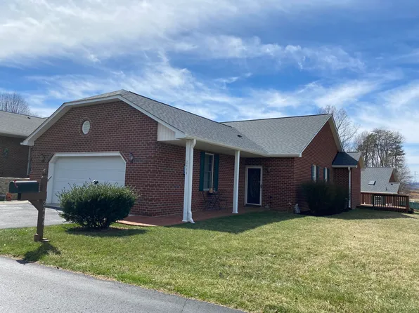 2444 Feather Garden Cir, Vinton, VA 24179