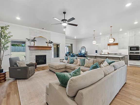 5th image of 3405 Broadmoore Dr